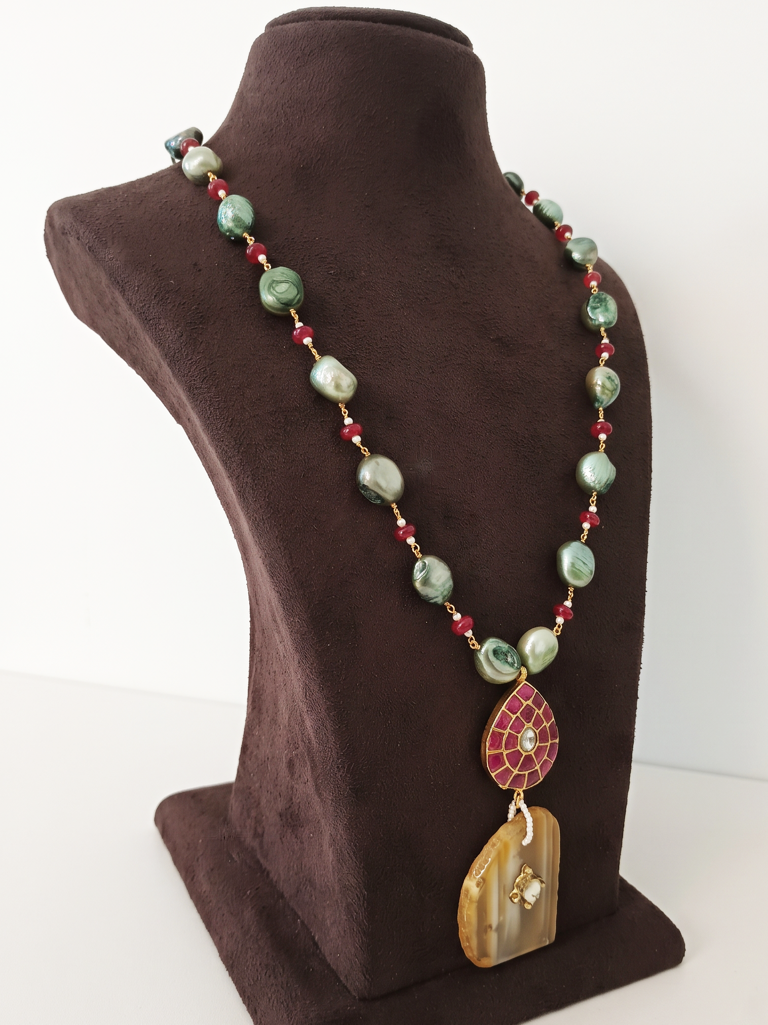 Baroques Onyx Neckpiece