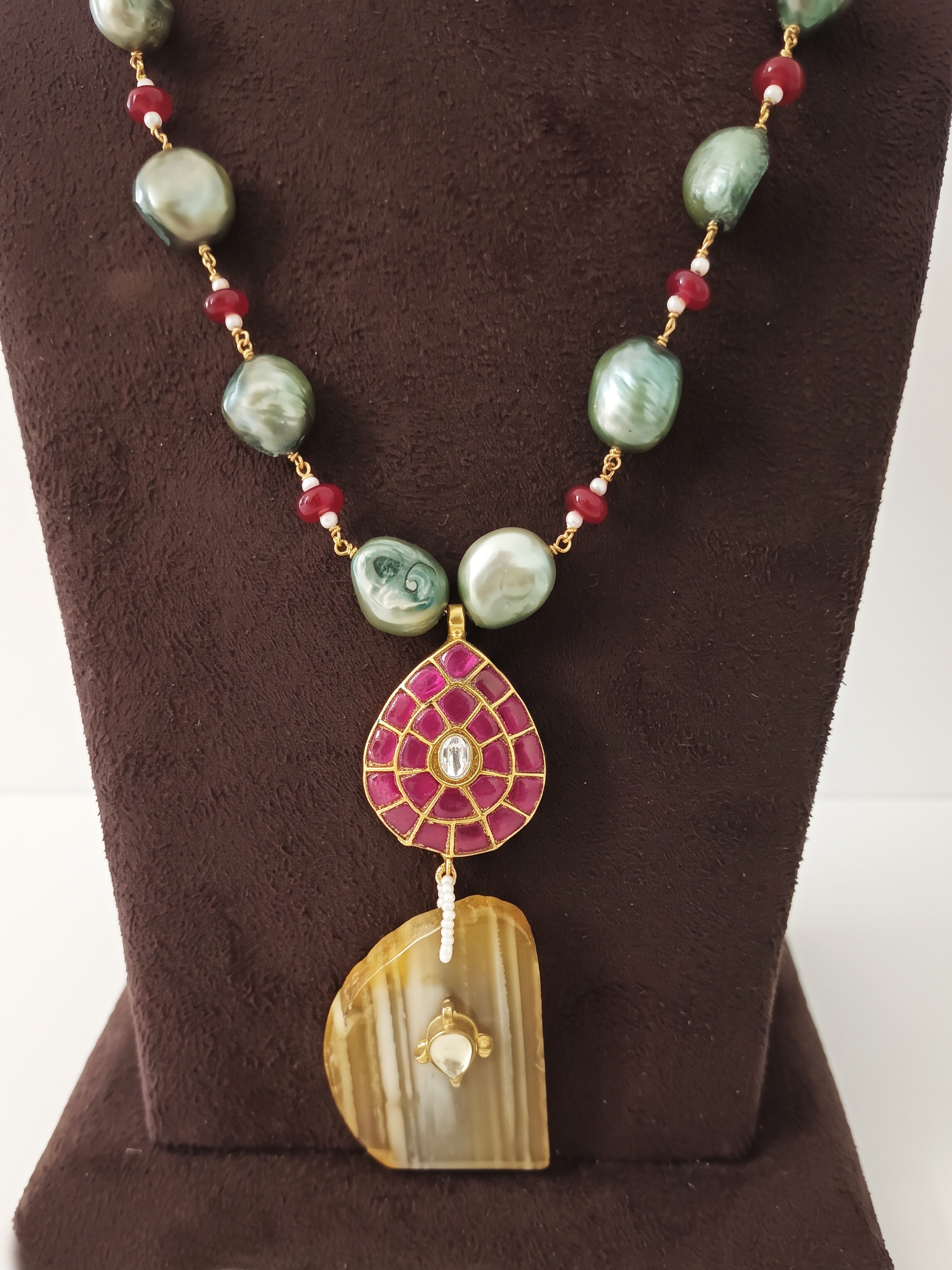 Baroques Onyx Neckpiece