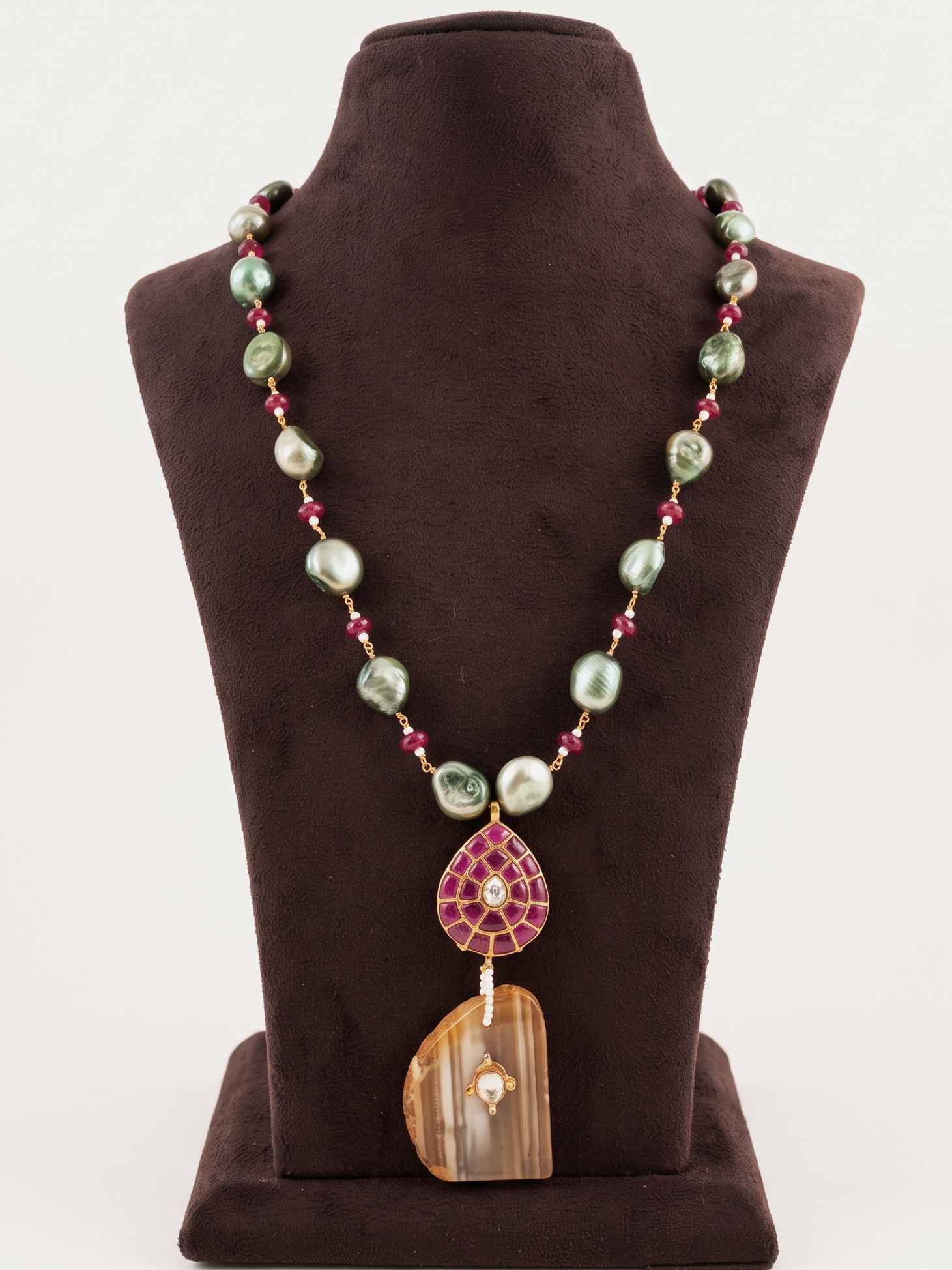 Baroques Onyx Neckpiece