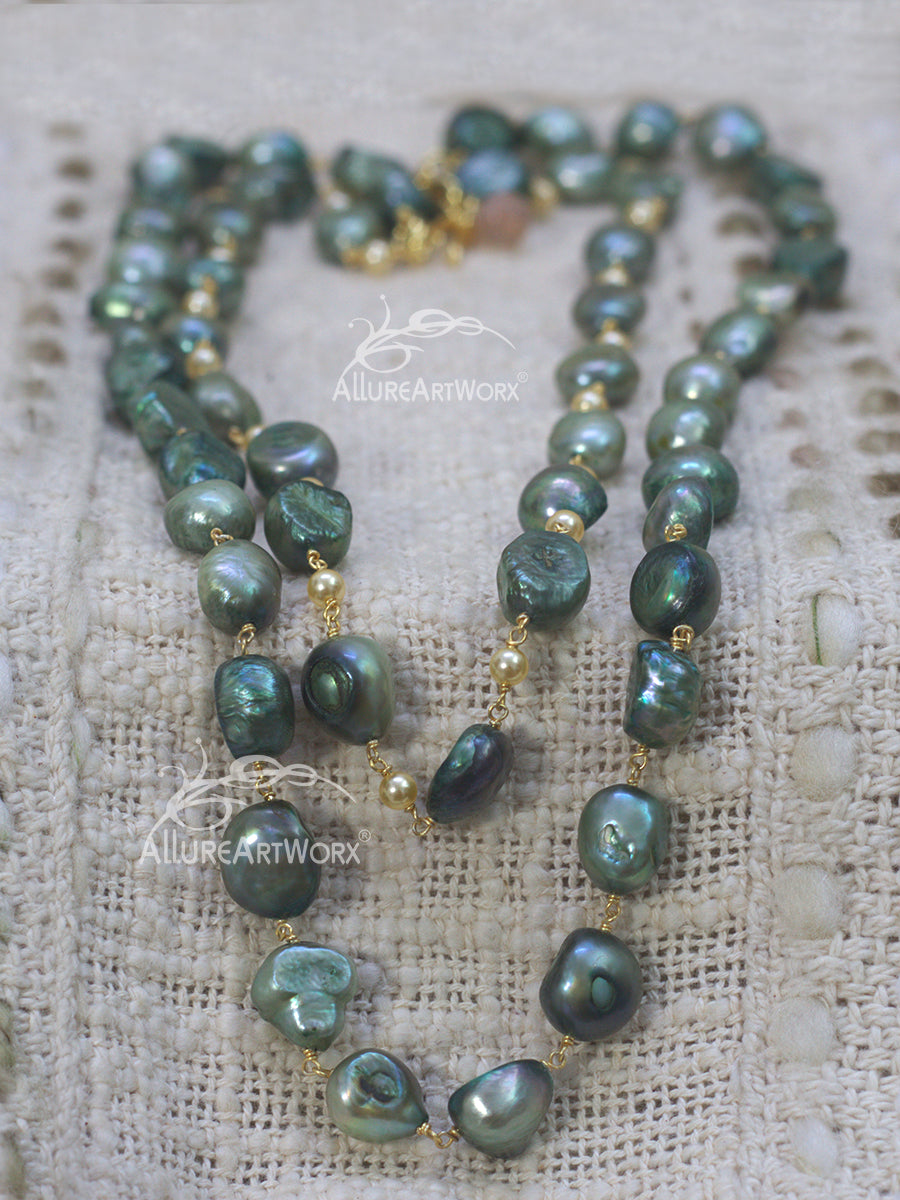 Pearl Neckpiece