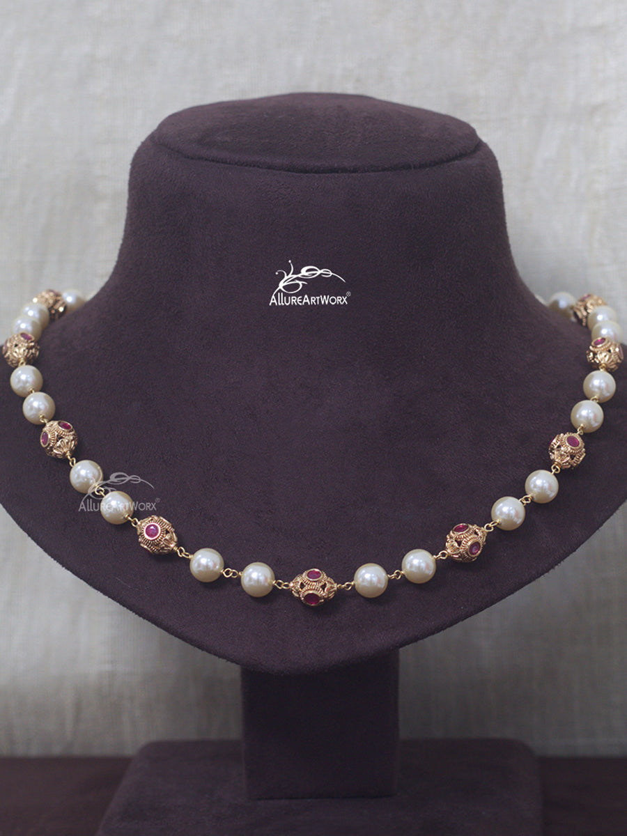Pearl Neckpiece