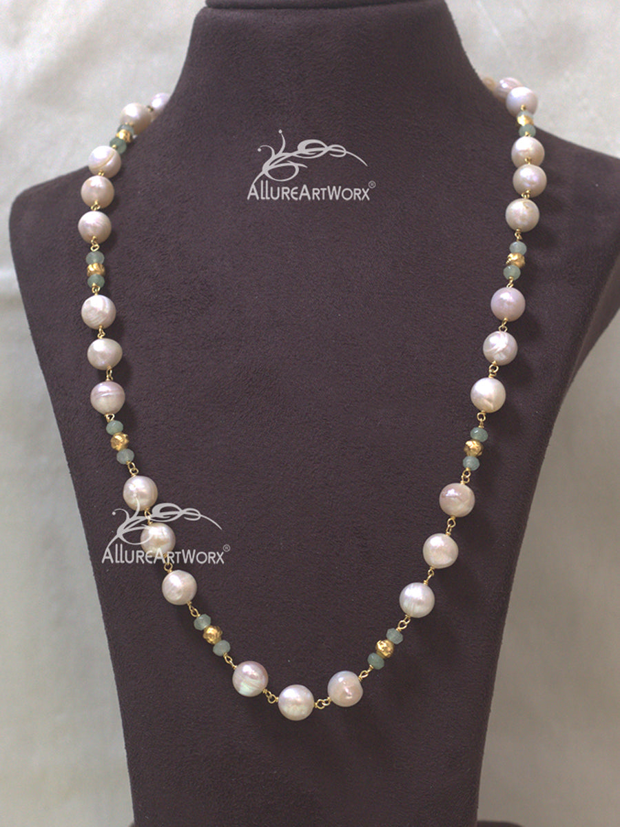 Pearl Neckpiece