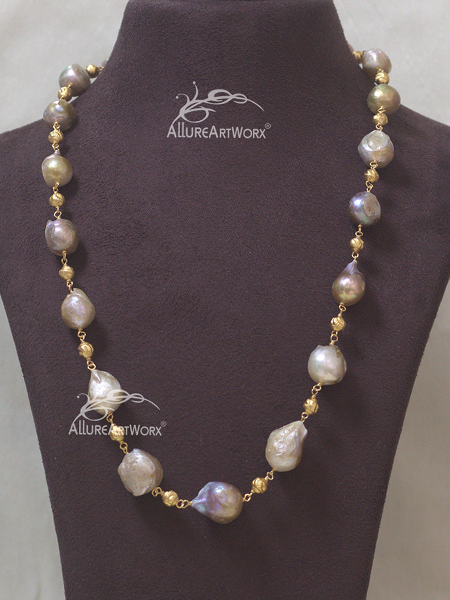 Pearl Baroques Neckpiece