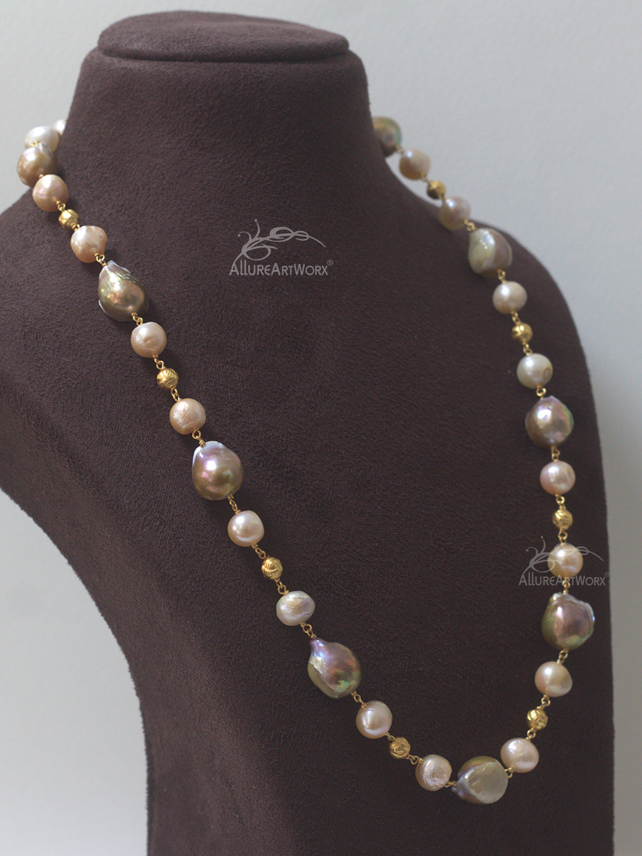 Pearl Baroques Neckpiece