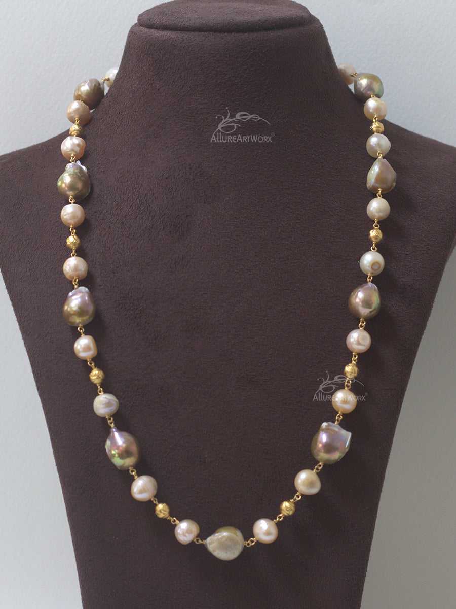 Pearl Baroques Neckpiece