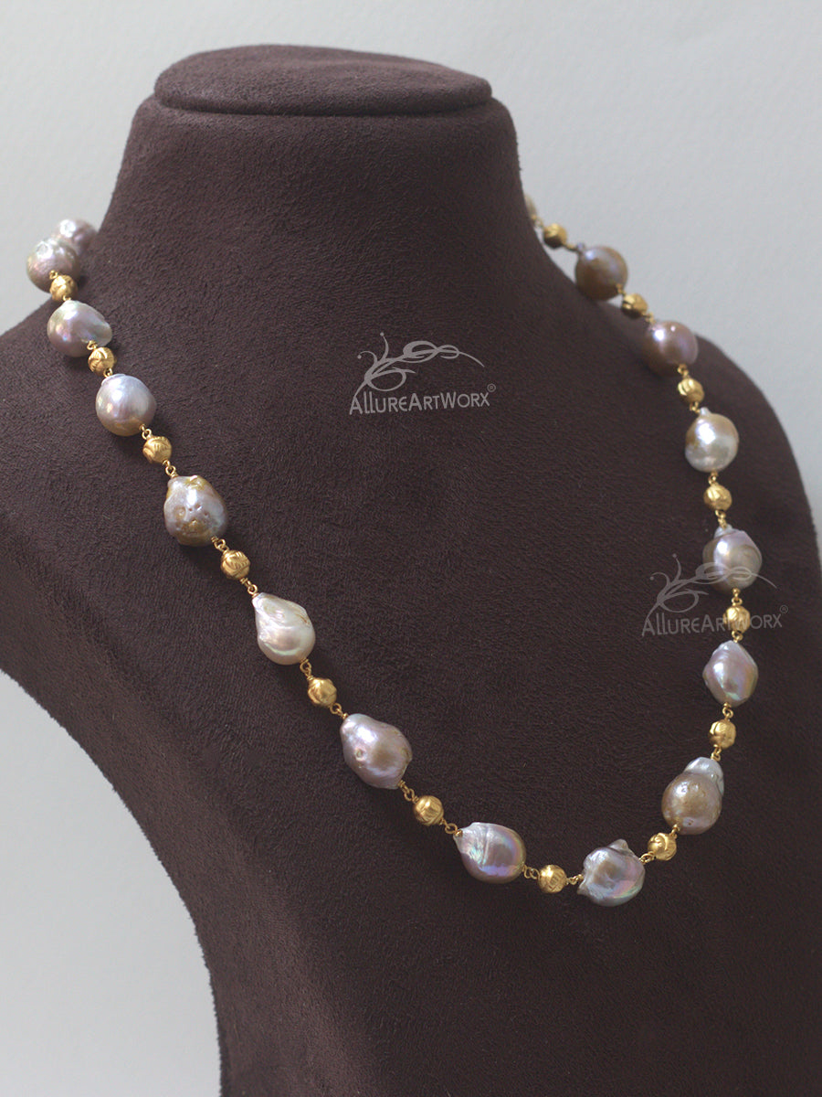Pearl Baroques Neckpiece