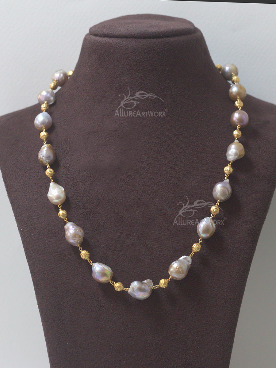 Pearl Baroques Neckpiece