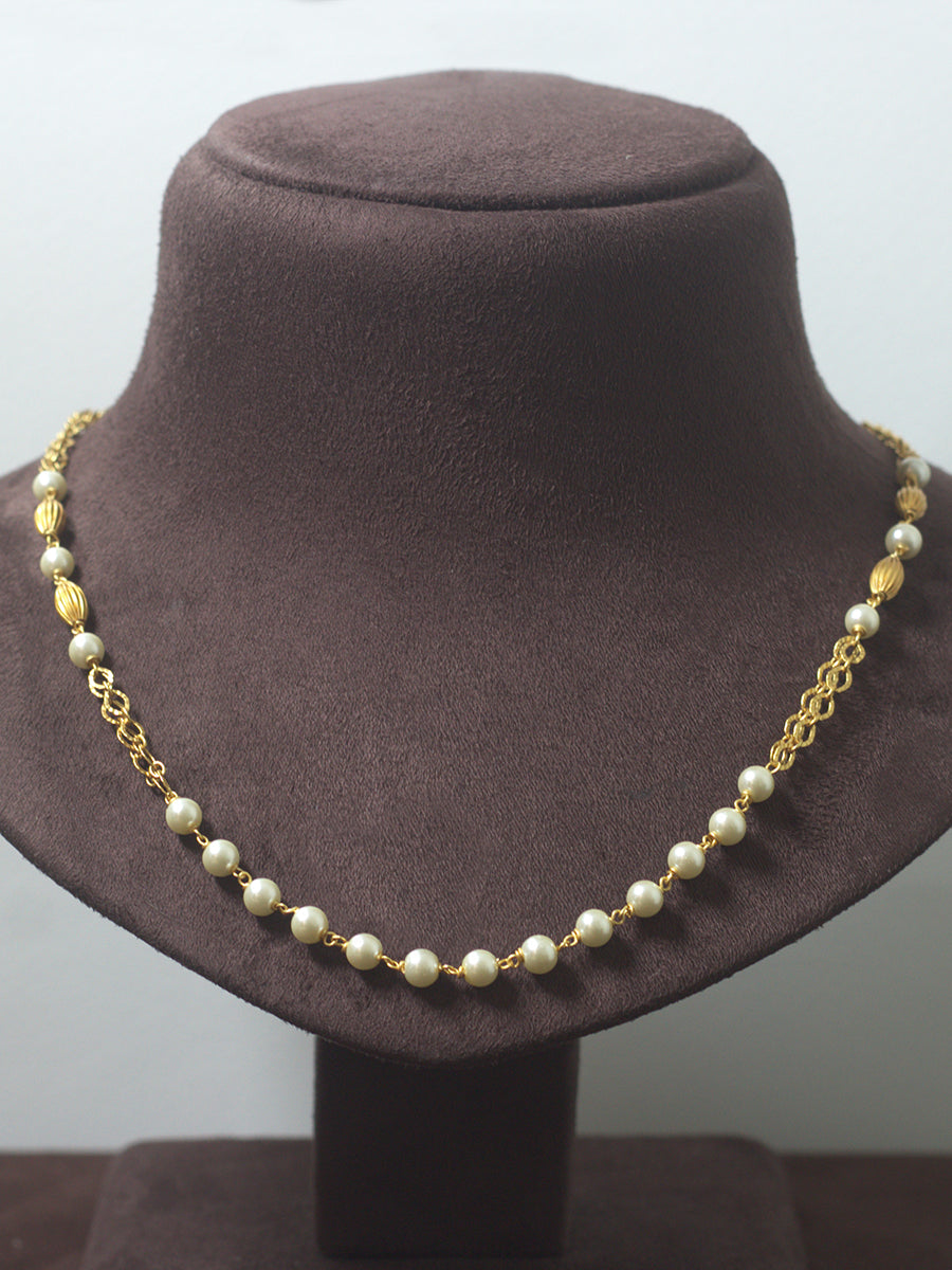 Trendy Pearl Neckpiece