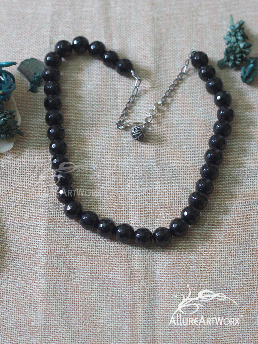 Onyx Neckpiece