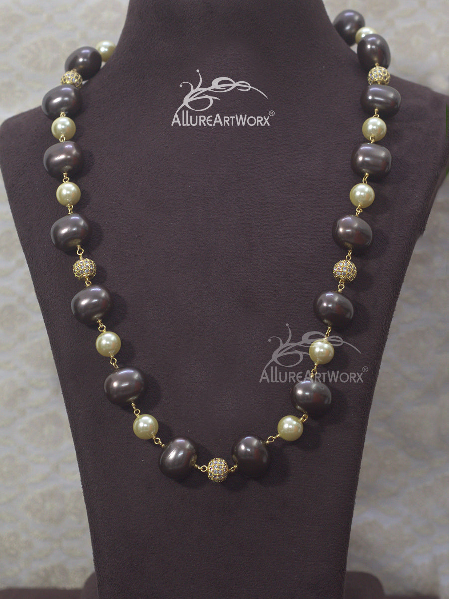 Pearl Neckpiece