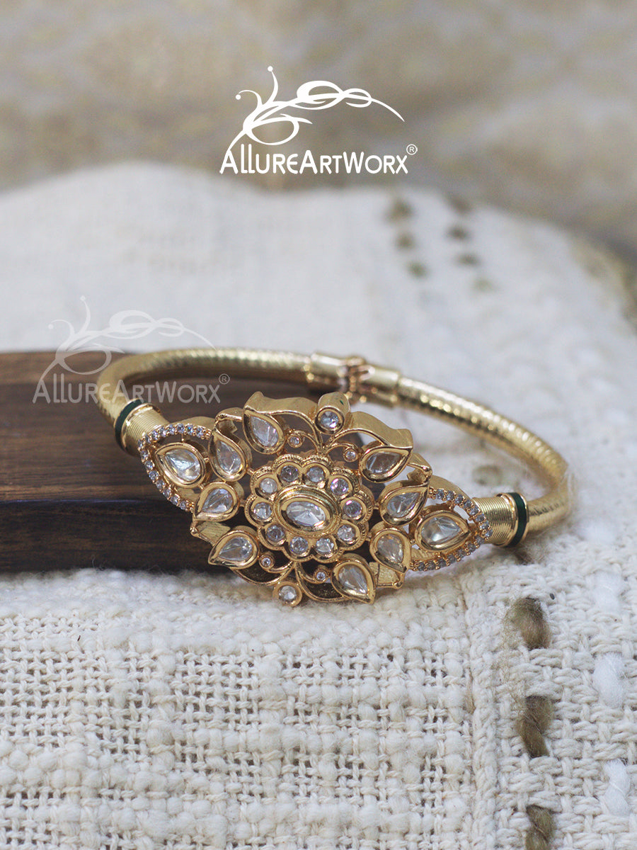 Kundan Bracelet(2.6)